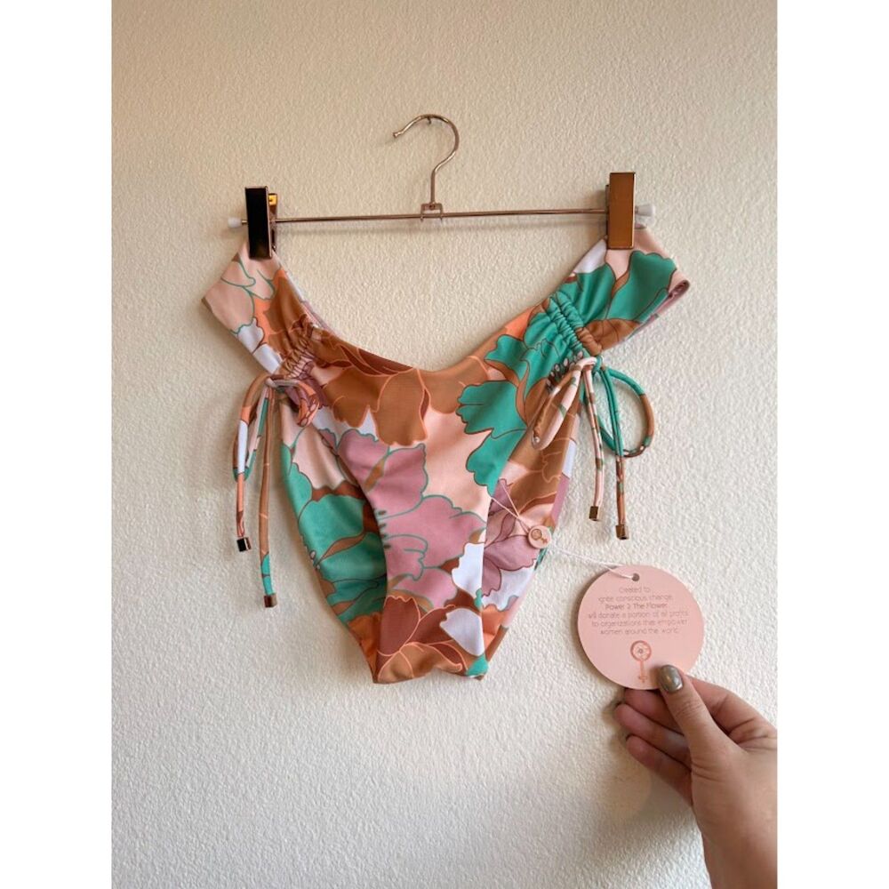 P2F Paradise Poppies Side Tie Ruched Back Bikini Bottoms in Floral size M NWT